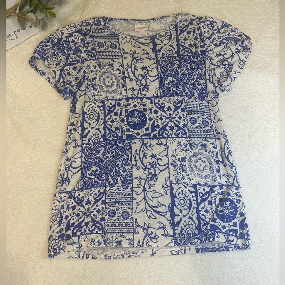 LulaRoe blue white floral tee Size small